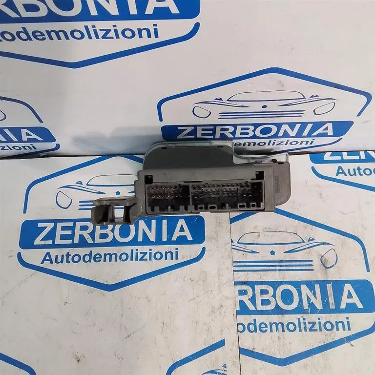 INTERRUTTORE ALZACRISTALLI ANT. SX. USATO ALFA ROMEO 147 «I» (2001) - immagine 2