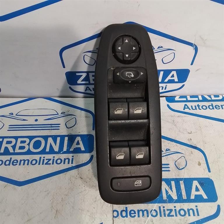 INTERRUTTORE ALZACRISTALLI ANT. SX. USATO PEUGEOT 208 «I» (2012)