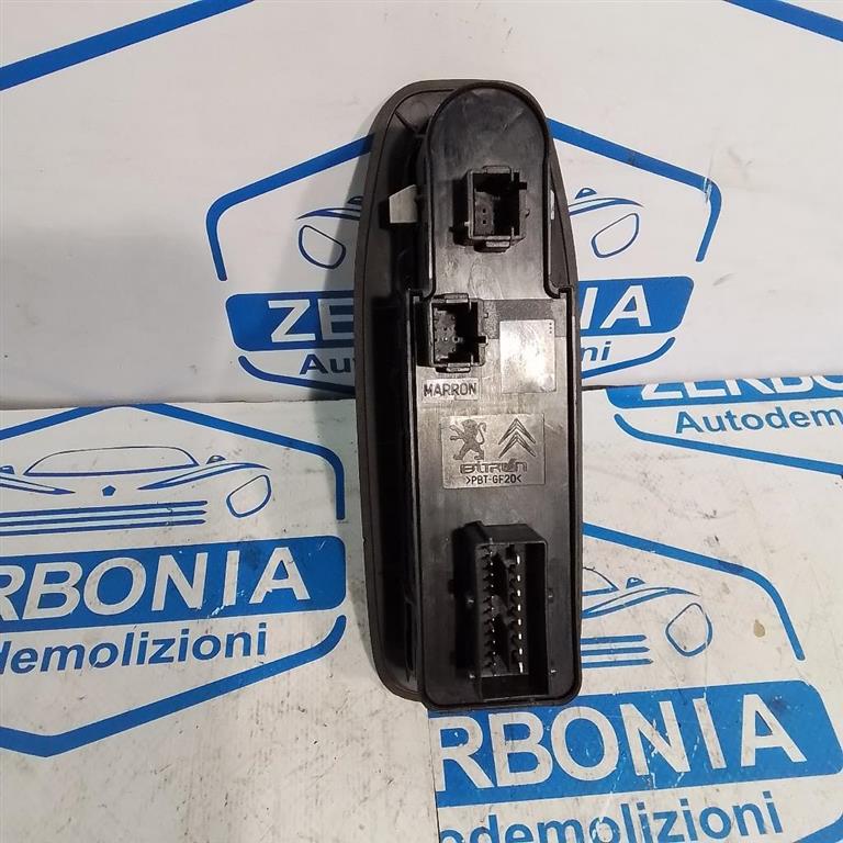 INTERRUTTORE ALZACRISTALLI ANT. SX. USATO PEUGEOT 208 «I» (2012) - immagine 2