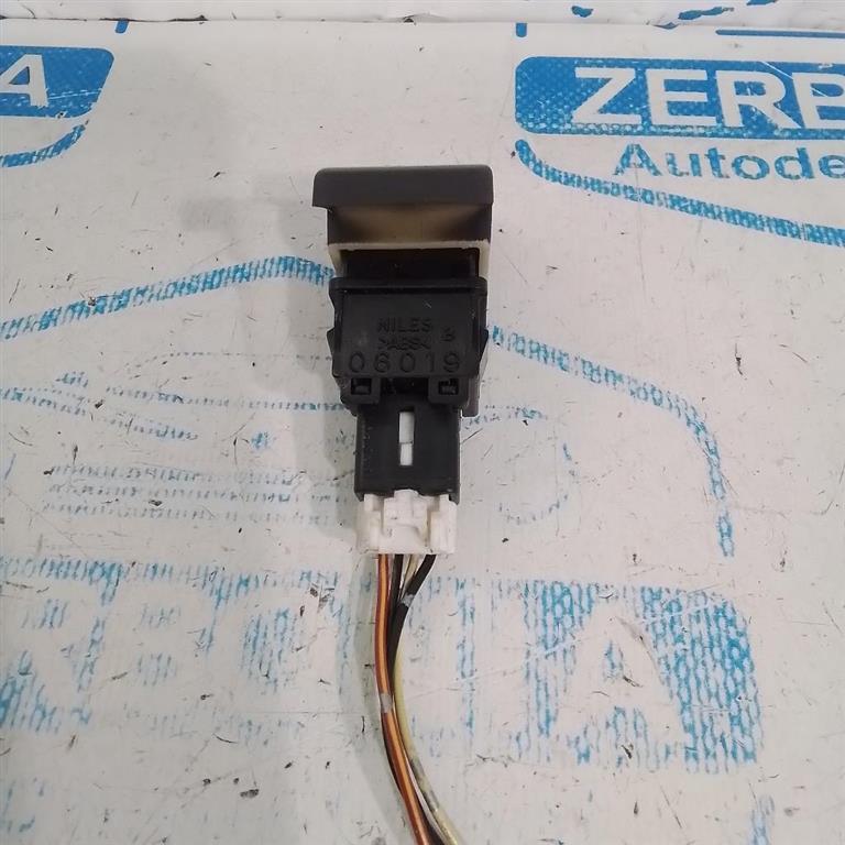 INTERRUTTORE LUCI EMERGENZA USATO SUZUKI SWIFT «IV» (2005) - immagine 8