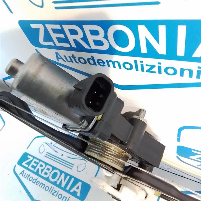 ALZACRISTALLO PORTA ANT. DX. USATO DAL 2012 FIAT PANDA «III» (2012) - immagine 6