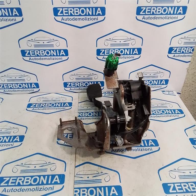 GRUPPO PEDALIERA (FRENO-FRIZIONE) ANT. USATO PEUGEOT 208 «I» (2012) - immagine 5