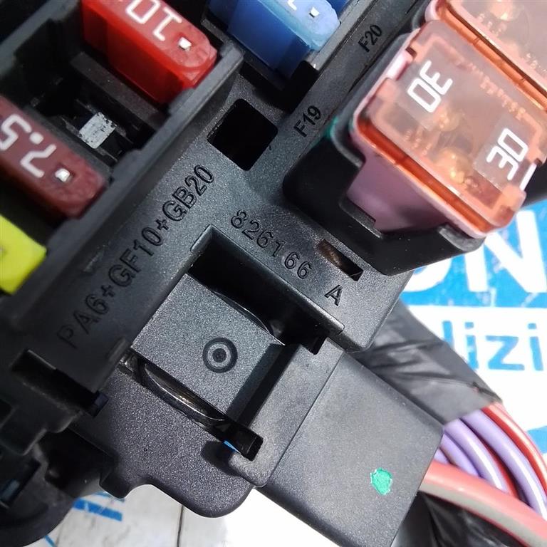 SCATOLA CENTRALINA PORTAFUSIBILI USATO OPEL MOKKA (2013) - immagine 3