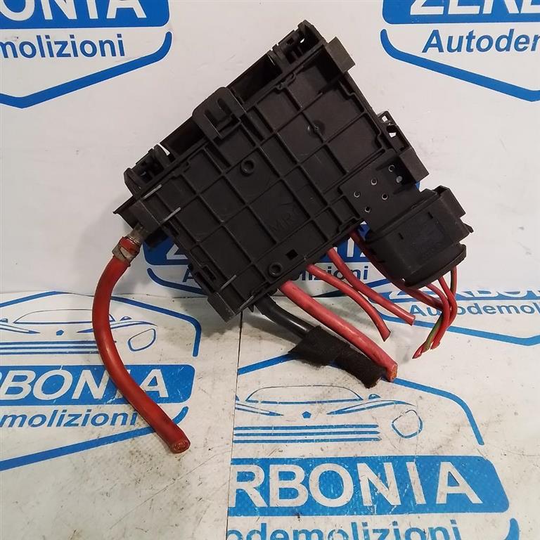 SCATOLA CENTRALINA PORTAFUSIBILI USATO VOLKSWAGEN GOLF «IV» (1998) - immagine 3
