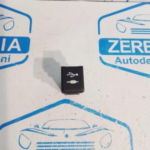 CONNETTORE USB USATO TOYOTA LANDCRUISER 150 (2013)