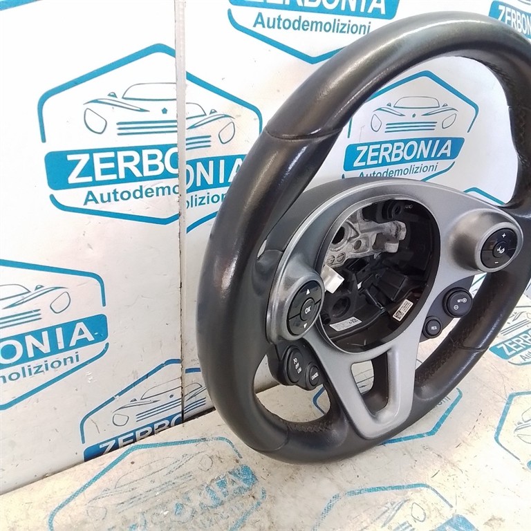 VOLANTE USATO SMART FORTWO COUPÉ «453» (2019) - immagine 2