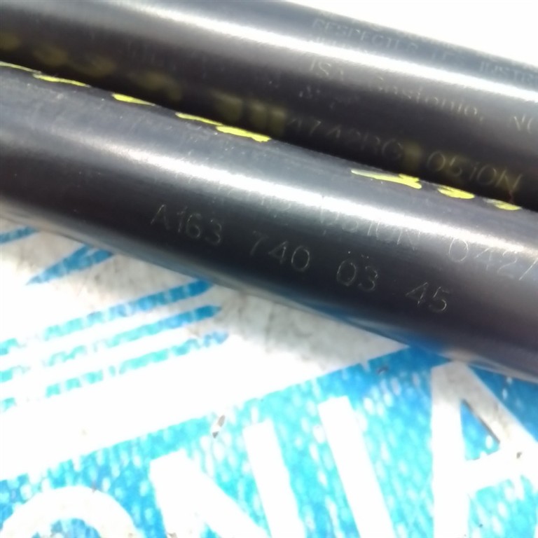 PISTONCINI PORTELLONE POSTERIORE USATO MERCEDES CLASSE ML «W163» (1998) - immagine 2