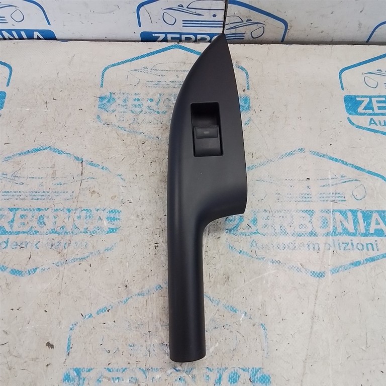 INTERRUTTORE ALZACRISTALLI POST. DX. USATO DAL 2010 AL 2016 LEXUS SERIE CT (2011)
