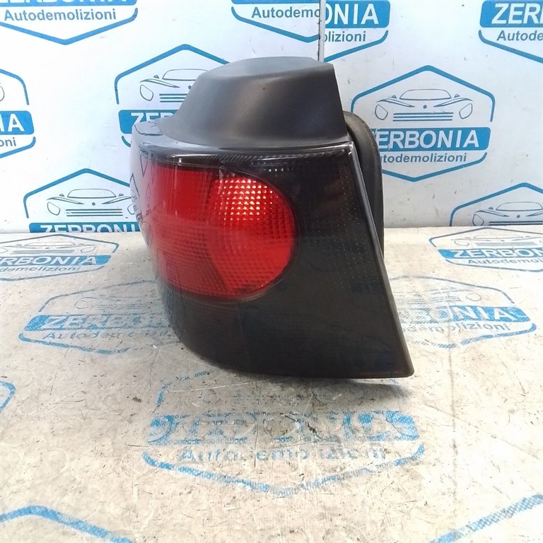 FANALE POST. DX. USATO RENAULT CLIO «I» (1996) - immagine 2