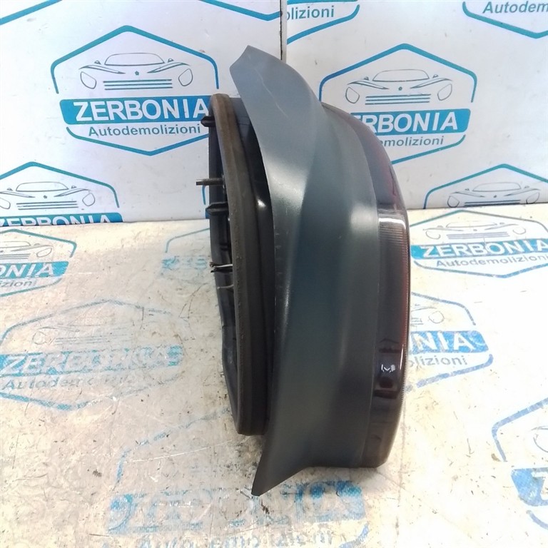 FANALE POST. DX. USATO RENAULT CLIO «I» (1996) - immagine 3