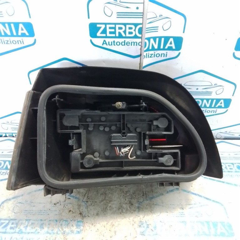 FANALE POST. DX. USATO RENAULT CLIO «I» (1996) - immagine 4