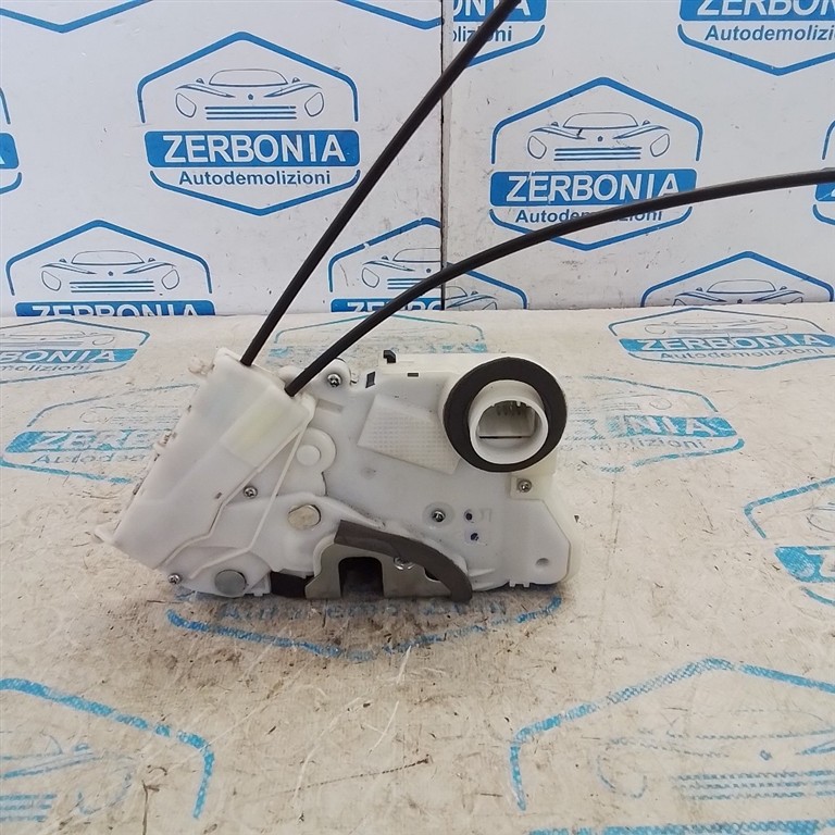 SERRATURA PORTA ANT. DX. USATO TOYOTA YARIS «IV» (2012) - immagine 2