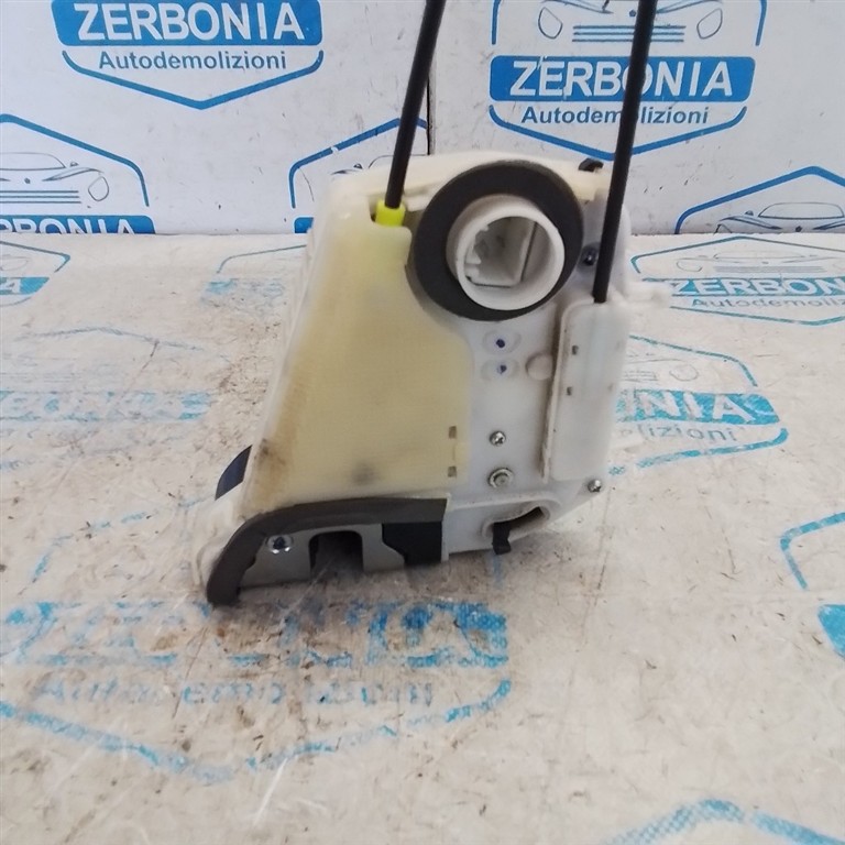 SERRATURA PORTA POST. SX. USATO TOYOTA YARIS «IV» (2012) - immagine 2
