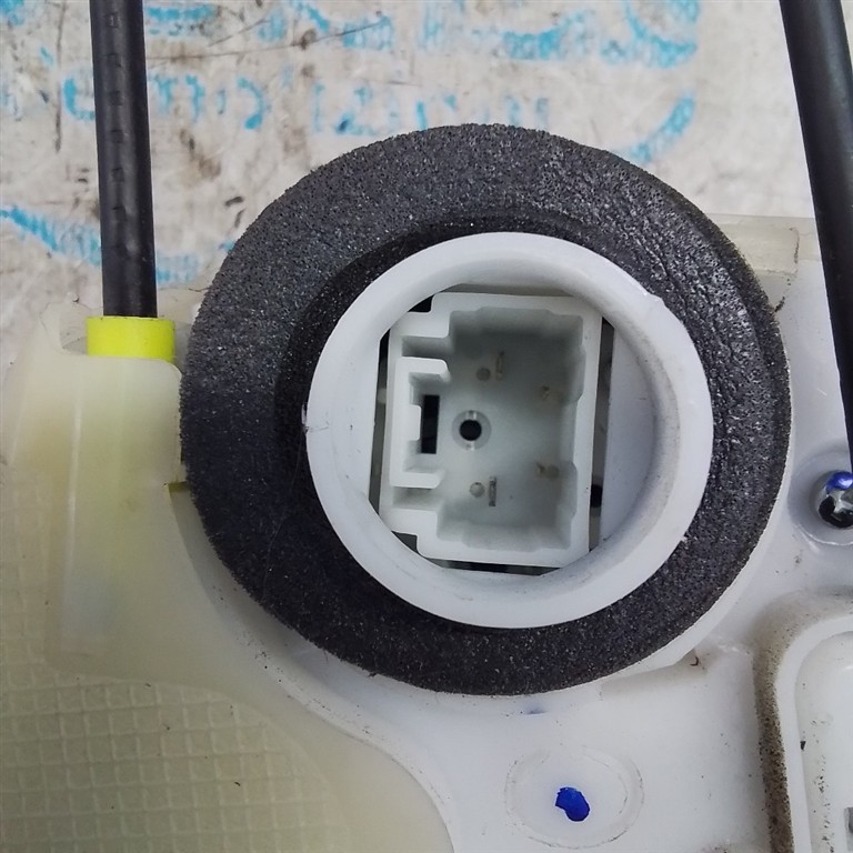 SERRATURA PORTA POST. SX. USATO TOYOTA YARIS «IV» (2012) - immagine 4