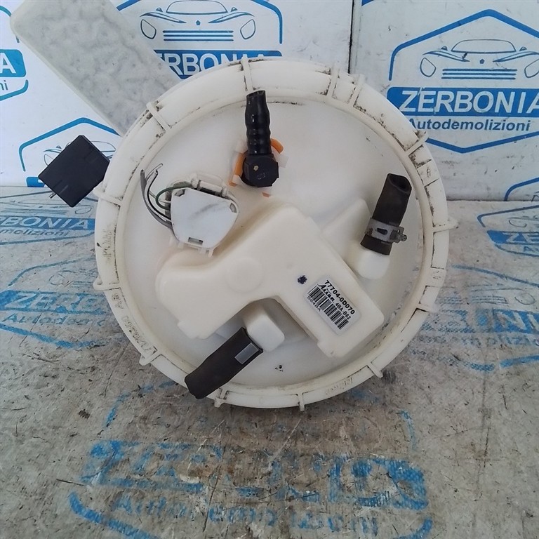 POMPA CARBURANTE USATO TOYOTA YARIS «IV» (2012)