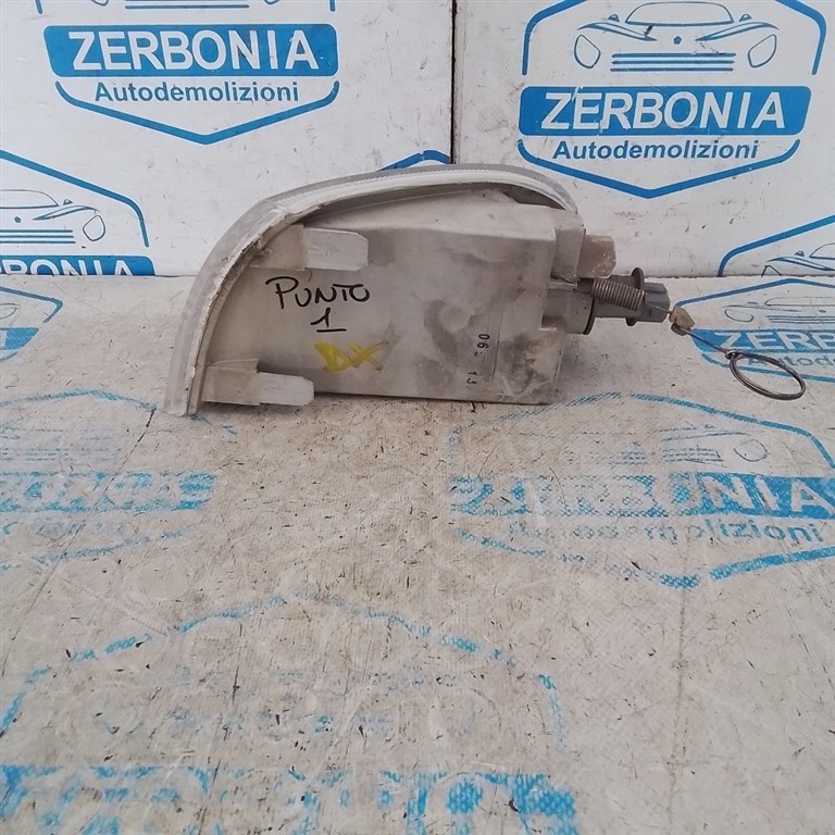 FANALE FRECCIA FRONTALE ANT. DX. USATO FIAT PUNTO «I» (1994) - immagine 2