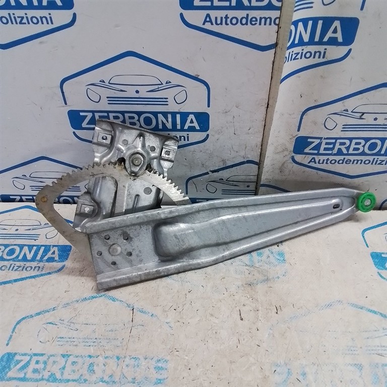 ALZACRISTALLO PORTA POST. DX. USATO TOYOTA YARIS «IV» (2012) - immagine 2