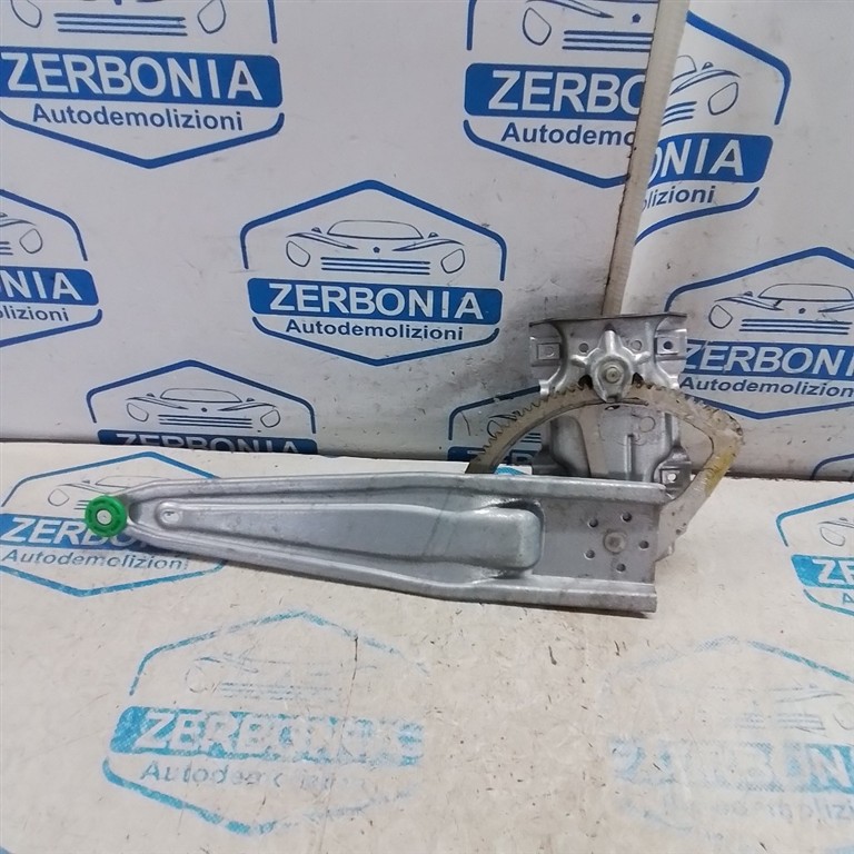 ALZACRISTALLO PORTA POST. SX. USATO TOYOTA YARIS «IV» (2012) - immagine 2
