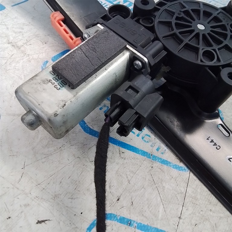 ALZACRISTALLO PORTA ANT. DX. USATO FIAT GRANDE PUNTO (2006) - immagine 2