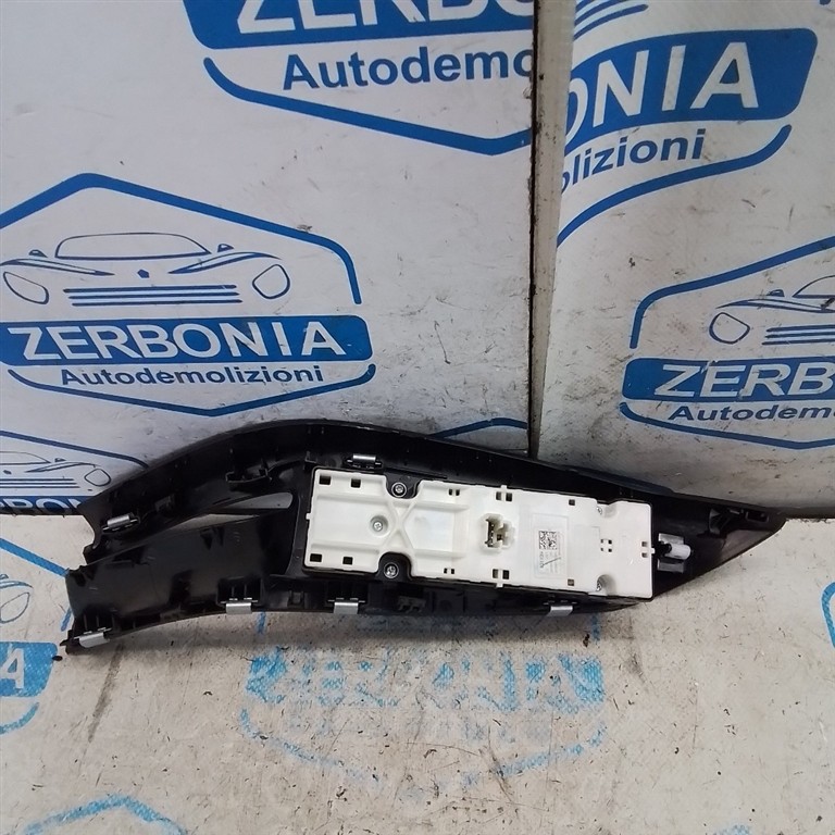INTERRUTTORE ALZACRISTALLI ANT. SX. USATO FORD FIESTA «VII» (2017) - immagine 2