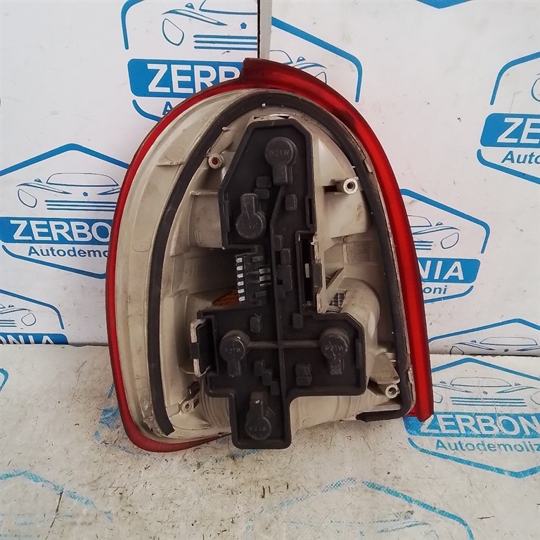 FANALE POST. DX. USATO OPEL CORSA «B» (1993) - immagine 4