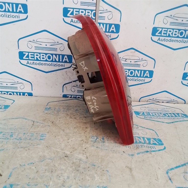 FANALE POST. DX. USATO OPEL CORSA «B» (1993) - immagine 2