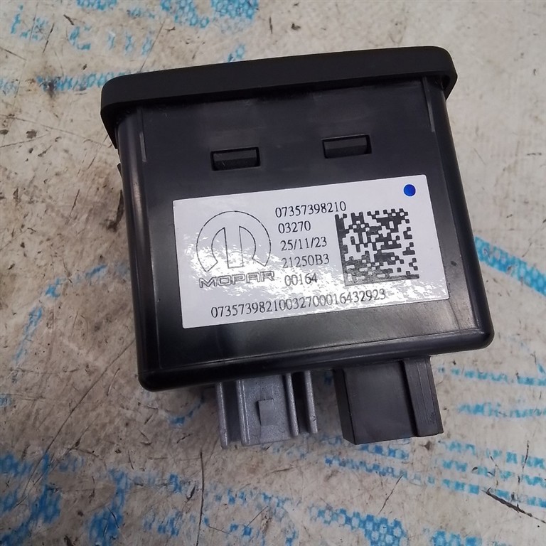 CONNETTORE USB USATO CITROEN JUMPER «III» (2023) - immagine 2