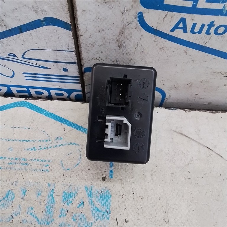CONNETTORE USB USATO CITROEN JUMPER «III» (2023) - immagine 3